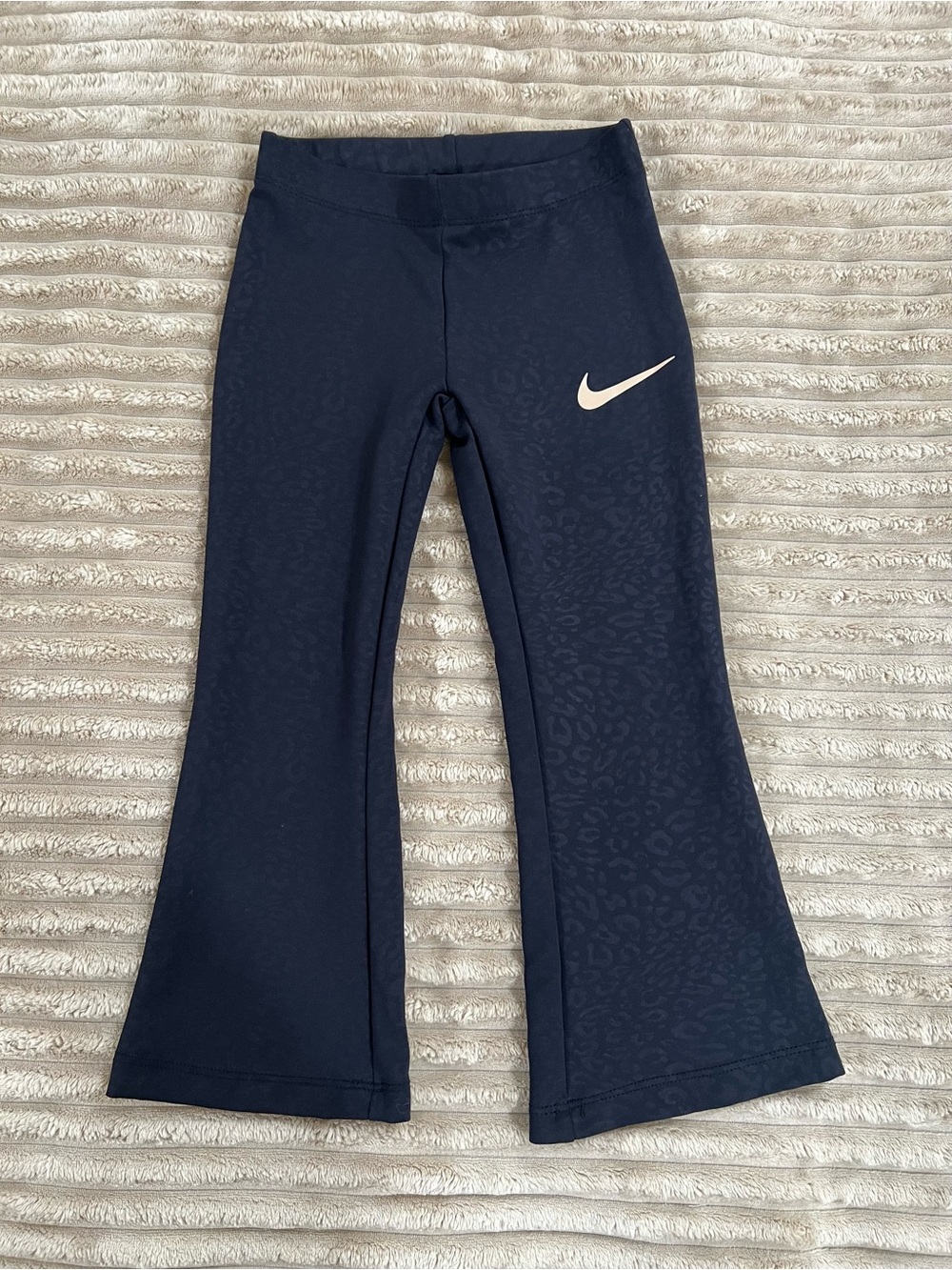 Girls Nike Flare Leggings Animal Print Black - Size 4 / XS (3-4 Yrs)
